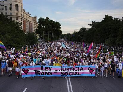 Participantes en la marcha del Orgullo en Madrid, el sábado 3 de julio de 2021, caminan por el Paseo de Prado.