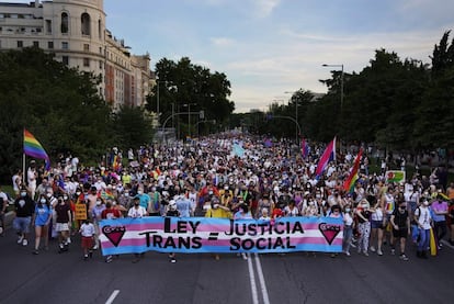 Participantes en la marcha del Orgullo en Madrid, el sábado 3 de julio de 2021, caminan por el Paseo de Prado.