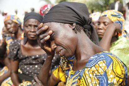 Concentración de madres de niñas secuestradas en la ciudad nigeriana de Chibok para pedir que les devuelvan a sus hijas, en Abuja, Nigeria.