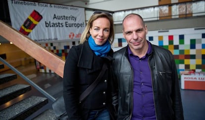 Yanis Varoufakis y su esposa, Danae Stratou, en Berlín en 2016.