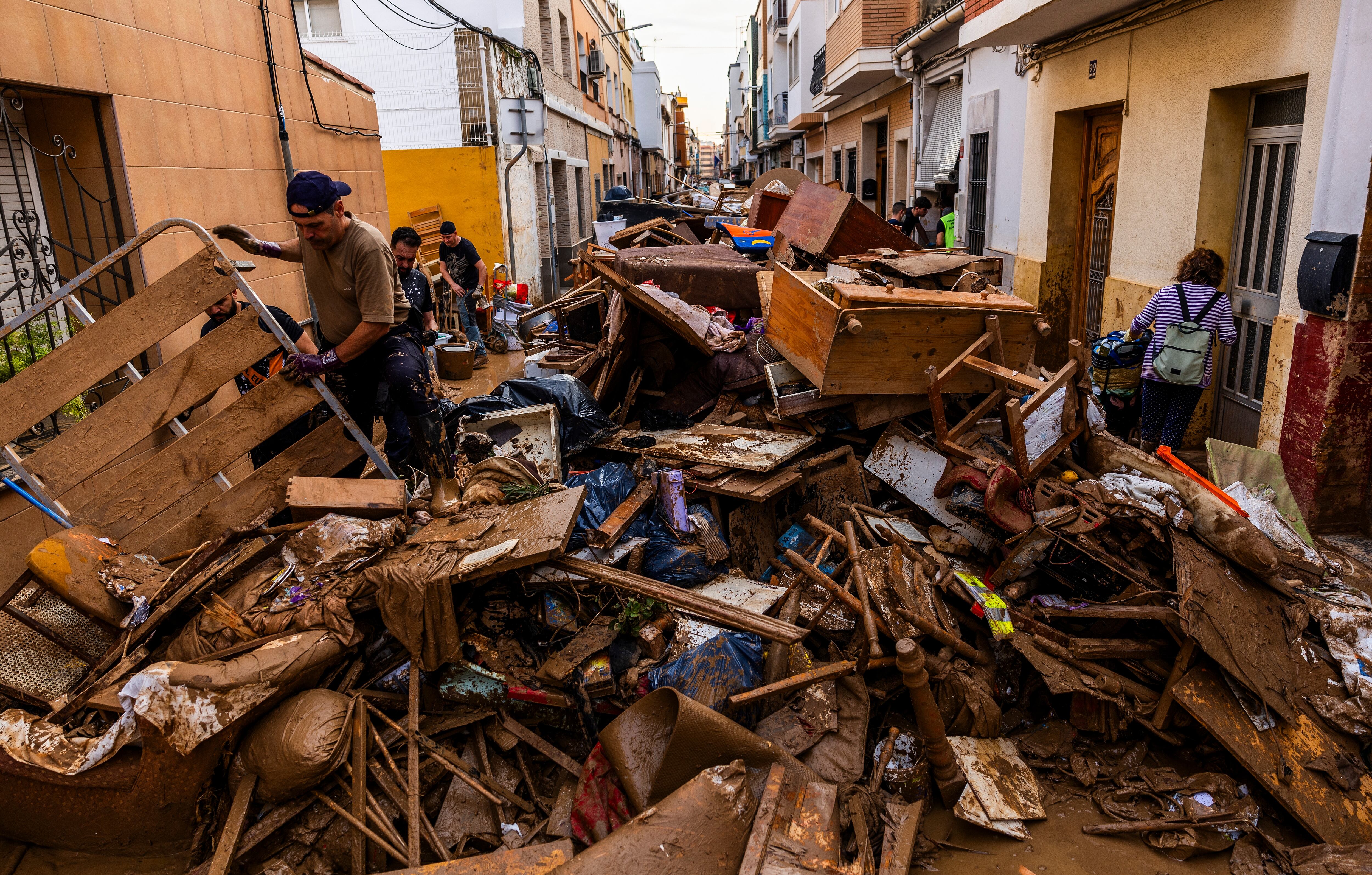 Estado de una calle de Catarroja (Valencia) en noviembre de 2024 tras la dana. 