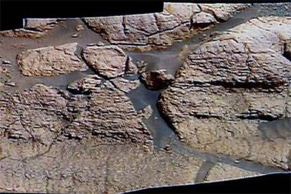 Imagen de Marte presentada por la NASA en 2004 con detalles que, según la agencia, prueban que parte del planeta estuvo cubierto de agua.