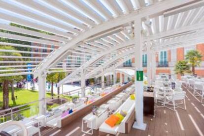 El restaurante Las Terrazas sobre el patio del museo Thyssen.
