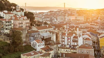 Una panorámica de Lisboa desde el mirador Sophia de Mello, en el barrio de Graça.