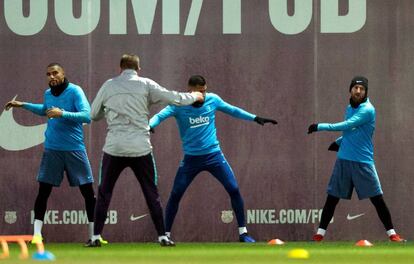 Boateng, Murillo y Messi en el entrenamiento de este martes. 