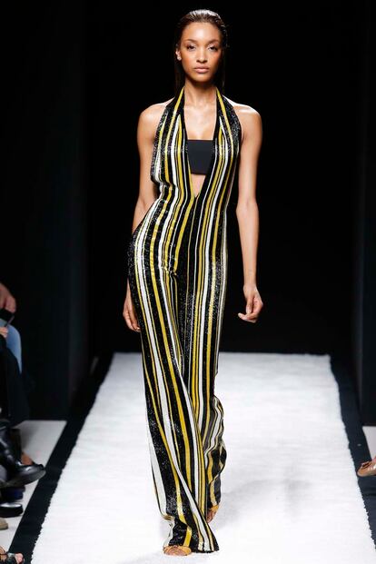 balmain juega a enseñar esconder