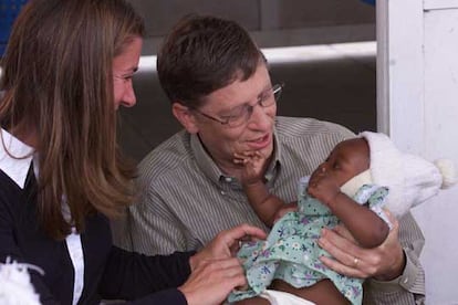 Bill y Melinda Gates, en  Manhi?a (Mozambique) en 2003.