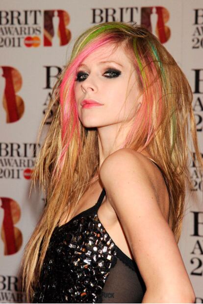 La cantante ¿punk? Avril Lavigne recupera cada cierto tiempo las mechas rosas, uno de sus colores fetiche.