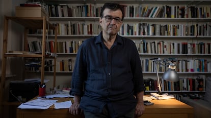 Javier Cercas, en su casa el pasado mes de junio.
