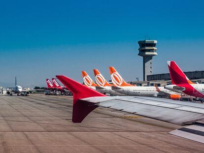 Aviones de distintas aerolíneas en el área de plataforma del aeropuerto de Congonhas, en la ciudad brasileña de Sao Paulo.
