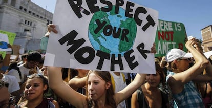 Manifestantes en una concentración contra el cambio climático. 
 