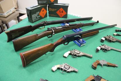 Algunas de las armas incautadas a una familia de Jaén. / GUARDIA CIVIL