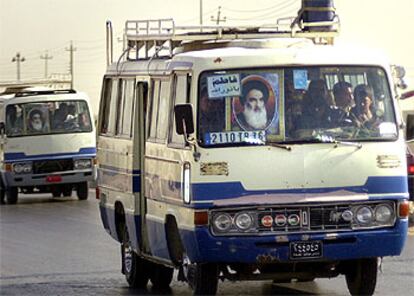 En medio de un clima de alta tensión, fieles chiítas se dirigien a Nayaf tras el llamamiento del clérigo Sistani.