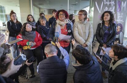 La portavoces de las diferentes asambleas y colectivos feministas, durante la exposición de las conclusiones.