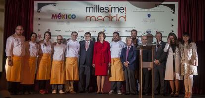 En el centro , la embajadora de M&eacute;xico en Espa&ntilde;a, Roberta Lajous, durante la inauguraci&oacute;n de Millesime. A su lado, Manuel Quintanero.