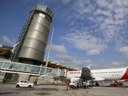 Un avi&oacute;n de Iberia,en el Aeropuerto Adolfo Su&aacute;rez Barajas de Madrid.
 
 