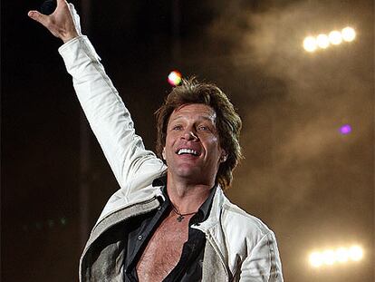 El rockero estadounidense Bon Jovi llenó anoche el concierto que ofreció la banda en el marco del festival Rock in Rio en Lisboa, Portugal.