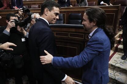 Pedro Sánchez y Pablo Iglesias este viernes en el Congreso.