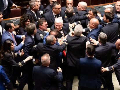 Pelea entre parlamentarios en la Cámara de los Diputados en Roma