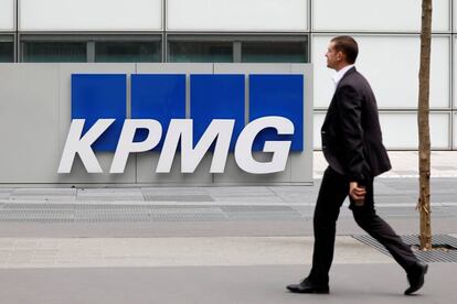 Logo de KPMG, en una de sus sedes en Francia, en una imagen de archivo.