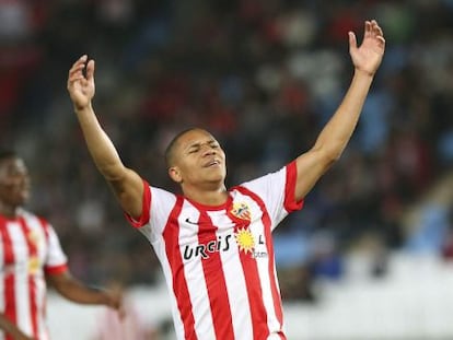 El delantero del Almería, Wellington, durante el partido contra el Rayo.