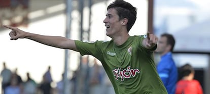Pablo Pérez celebra uno de sus goles al Mirandés.