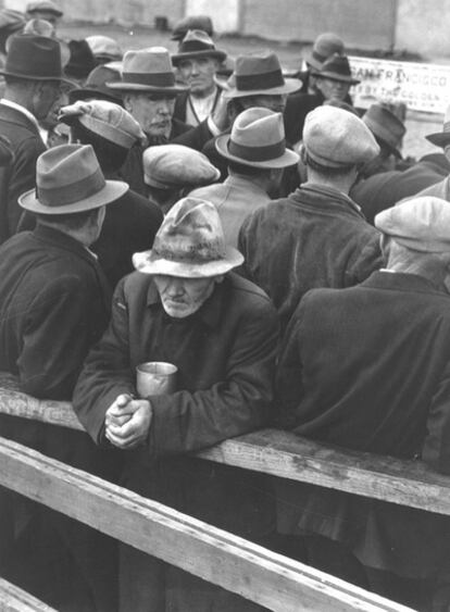 <b><i>White Angel Breadline</b></i> (1933), fotografía de Dorothea Lange que se expone hasta el 26 de julio en el ICO (Zorrilla, 3) de Madrid, dentro del Festival PhotoEspaña.