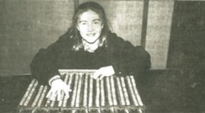 Carolina, en una fotografía de Diario 16, tras cantar el Gordo en 1986.