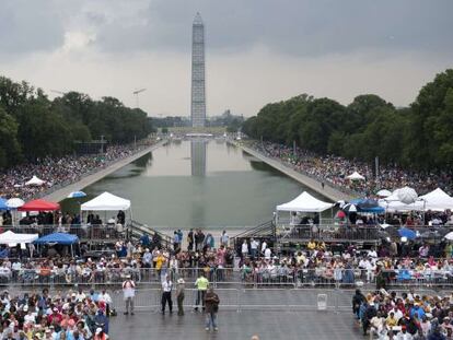 Miles de personas acuden a la conmemoraci&oacute;n del discurso de Martin Luther King hace 50 a&ntilde;os. 