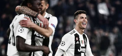 Jugadores de la Juventus de Turín celebran el pase a cuartos de final.