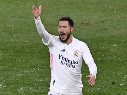 Hazard se queja de una jugada en el partido ante Osasuna en El Sadar este sábado.