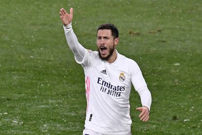 Hazard se queja de una jugada en el partido ante Osasuna en El Sadar este sábado.