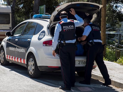 Una patrulla de Mossos d'esquadra durante un operativo.