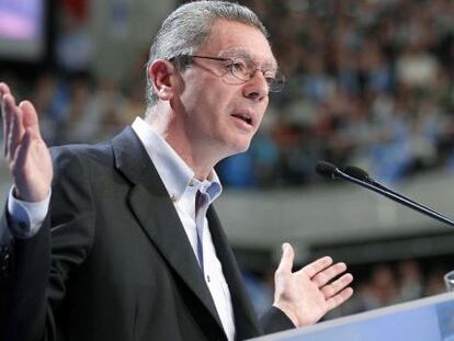 El alcalde de Madrid y candidato al Congreso por el PP, Alberto Ruiz Gallardón, durante el cierre de campaña.