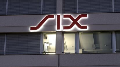 Logotipo de Six en sus oficinas de Zurich, Suiza.