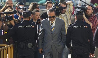 Julián Muñóz entrando a los juzgados de Málaga el pasado abril.
