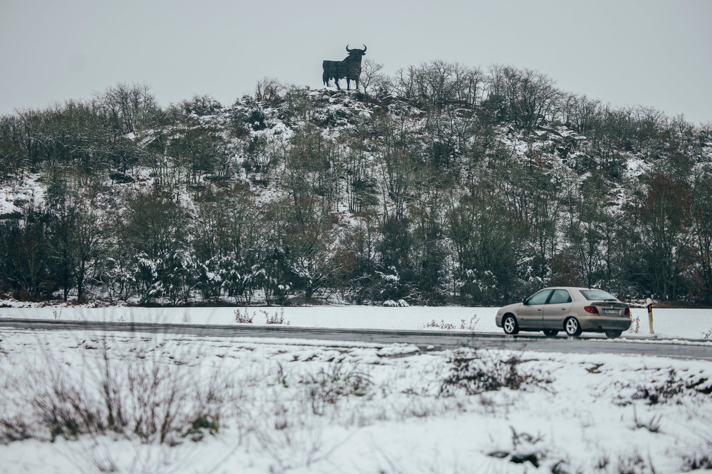 Vista en Xinzo de Limia, Ourense, donde estuvo este sábado decretado del nivel rojo parte de la jornada por intensas nevadas.