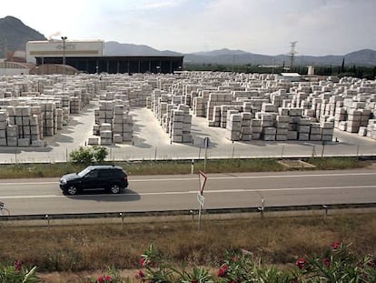 Productos cer&aacute;micos a la espera de su distribuci&oacute;n en una planta de la comarca castellonense de la Plana.