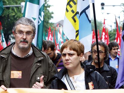 Los secretarios generales de ELA, Adolfo Muñoz, y LAB, Ainhoa Etxaide, durante la manifestación de ambas centrales el pasado Primero de Mayo en Bilbao.