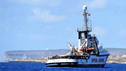 El 'Open Arms' frente a las costas de Lampedusa (Italia).