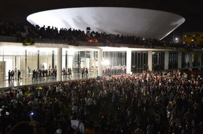 Manifestantes invadem o Congresso, em junho de 2013.