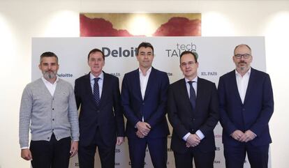 Los participantes en el debate sobre digitalización, de izquierda a derecha, Valero Marín (Repsol), Fernando Lucero (Iberdrola), Rafael Blesa (Naturgy), Felipe Requejo (Deloitte) y Miguel Jiménez (CincoDías).