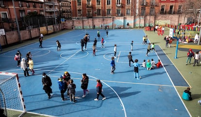 Patio del colegio Nuestra Señora de La Paloma, en el barrio de La Latina (Madrid).