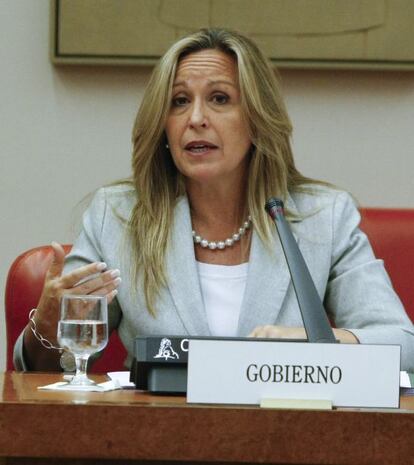 La ministra de Asuntos Exteriores, Trinidad Jiménez, durante su comparecencia ante la Comisión de Asuntos Exterior en el Congreso