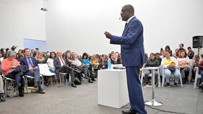 El Nobel de Paz congolés Denis Mukwege visita 'Fragmentos', en Bogotá.