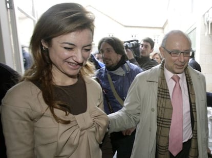 Marta Fernández Currás y Cristóbal Montoro, en un acto en Santiago. / ANXO IGLESIAS