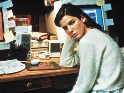 En ‘La Red’ (1995), Sandra Bullock se descargaba internet entero dentro de un disquete. Tiempos.