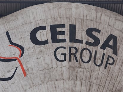 El logo del grupo Celsa en la fábrica de Castellbisbal, cerca de Barcelona.