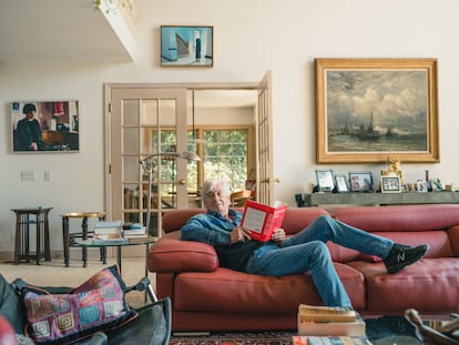 Paul Verhoeven, retratado en exclusiva para ICON en su casa de Los Ángeles.