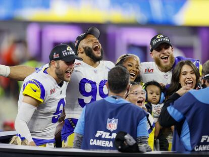 Stafford, Donald y Kupp celebran el título del Super Bowl, este domingo en Los Ángeles.